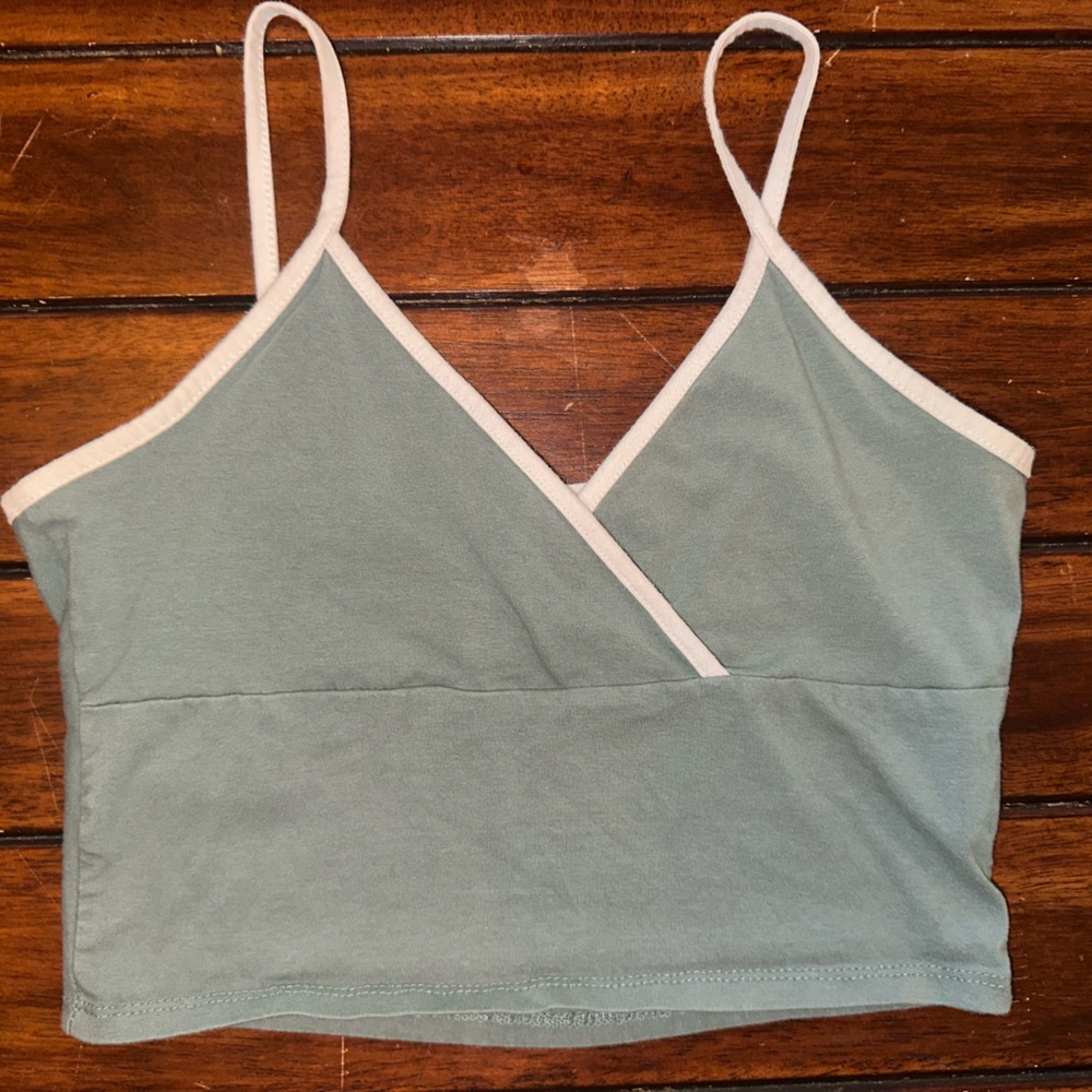 Women’s size medium Justify green crop tank top